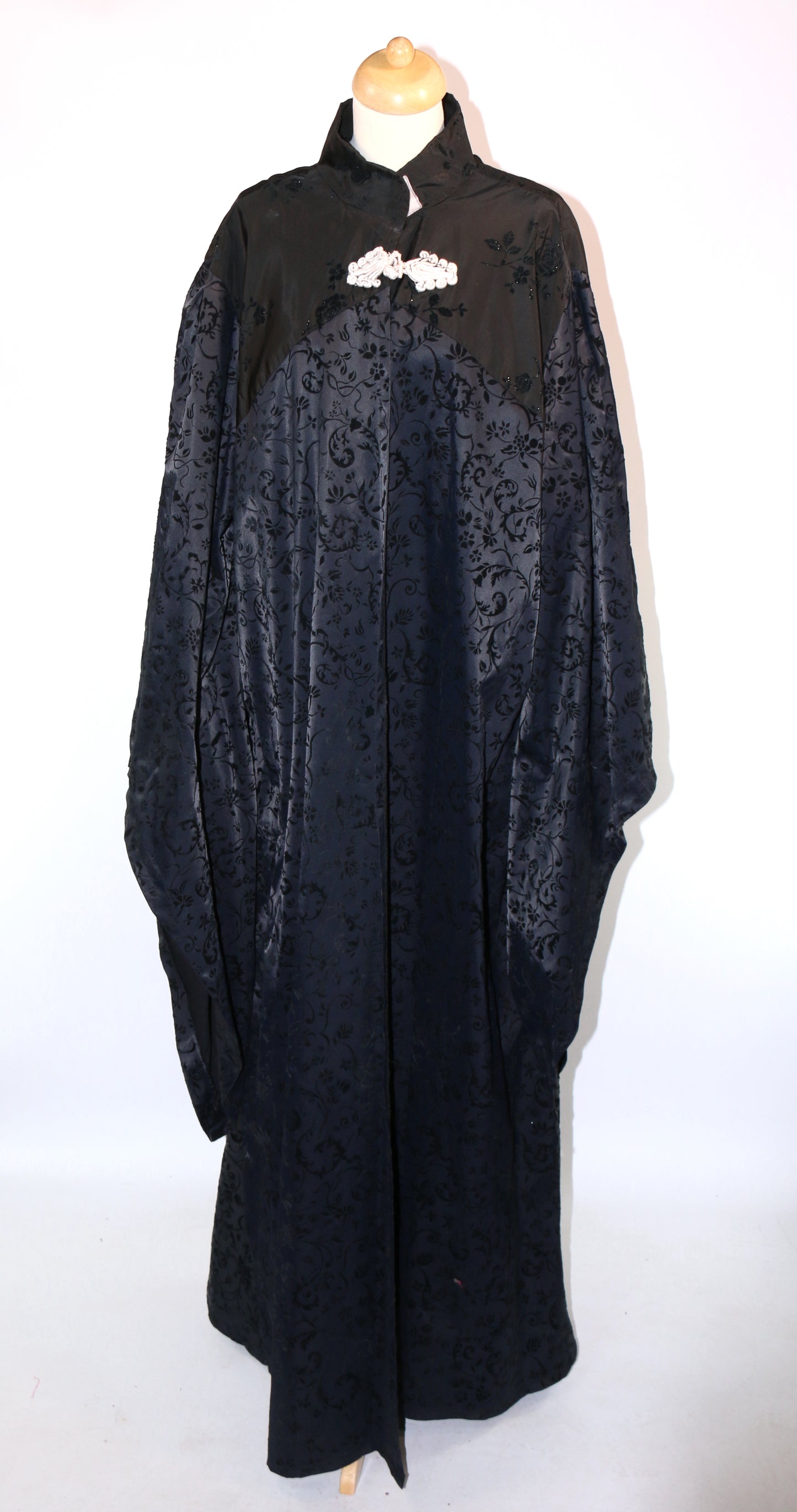Black Madarin Cape