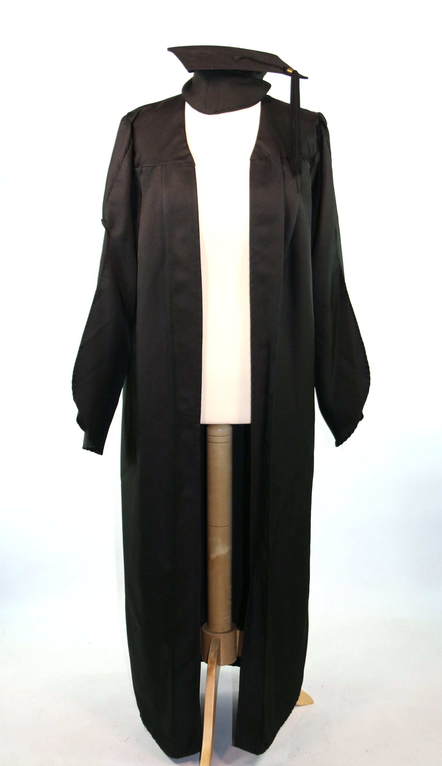 Black Graduation Robes And Caps